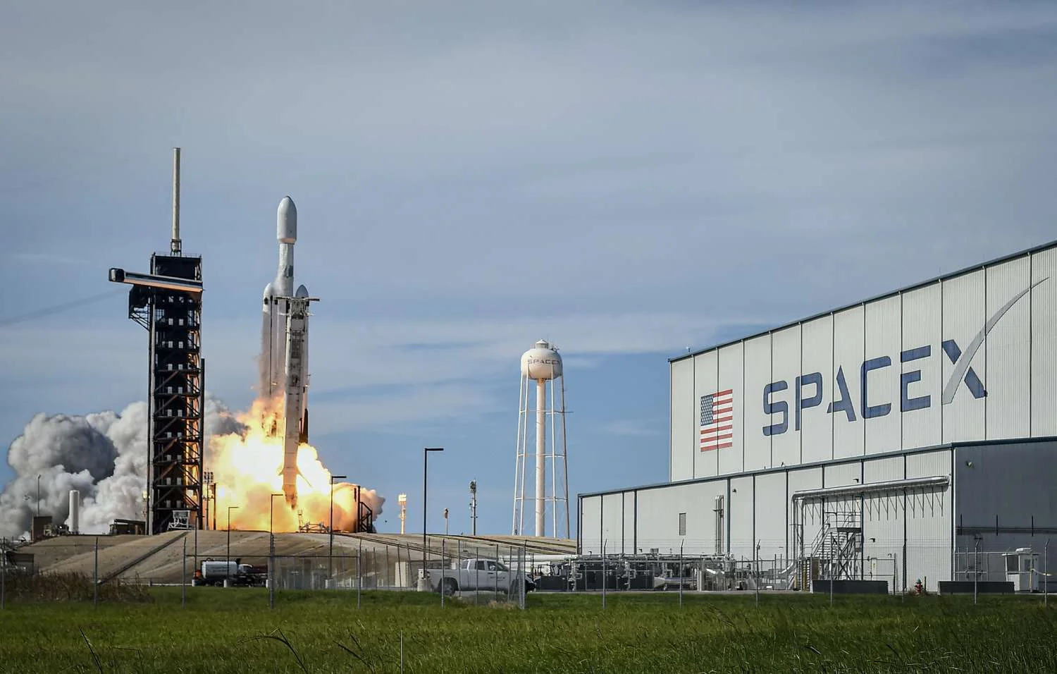 SpaceX sets to launch two falcon 9 rockets just 38.5 minutes apart